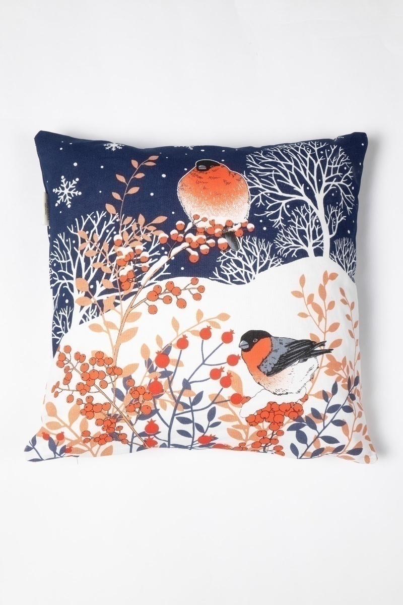 Декоративная наволочка на молнии (Диз) Снегири на снегу