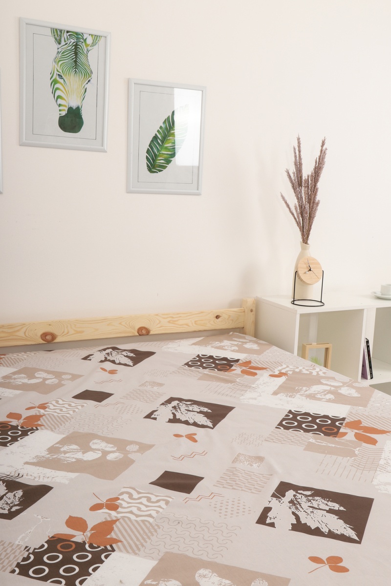 Простыня на резинке перкаль Опавшие листья (серый)