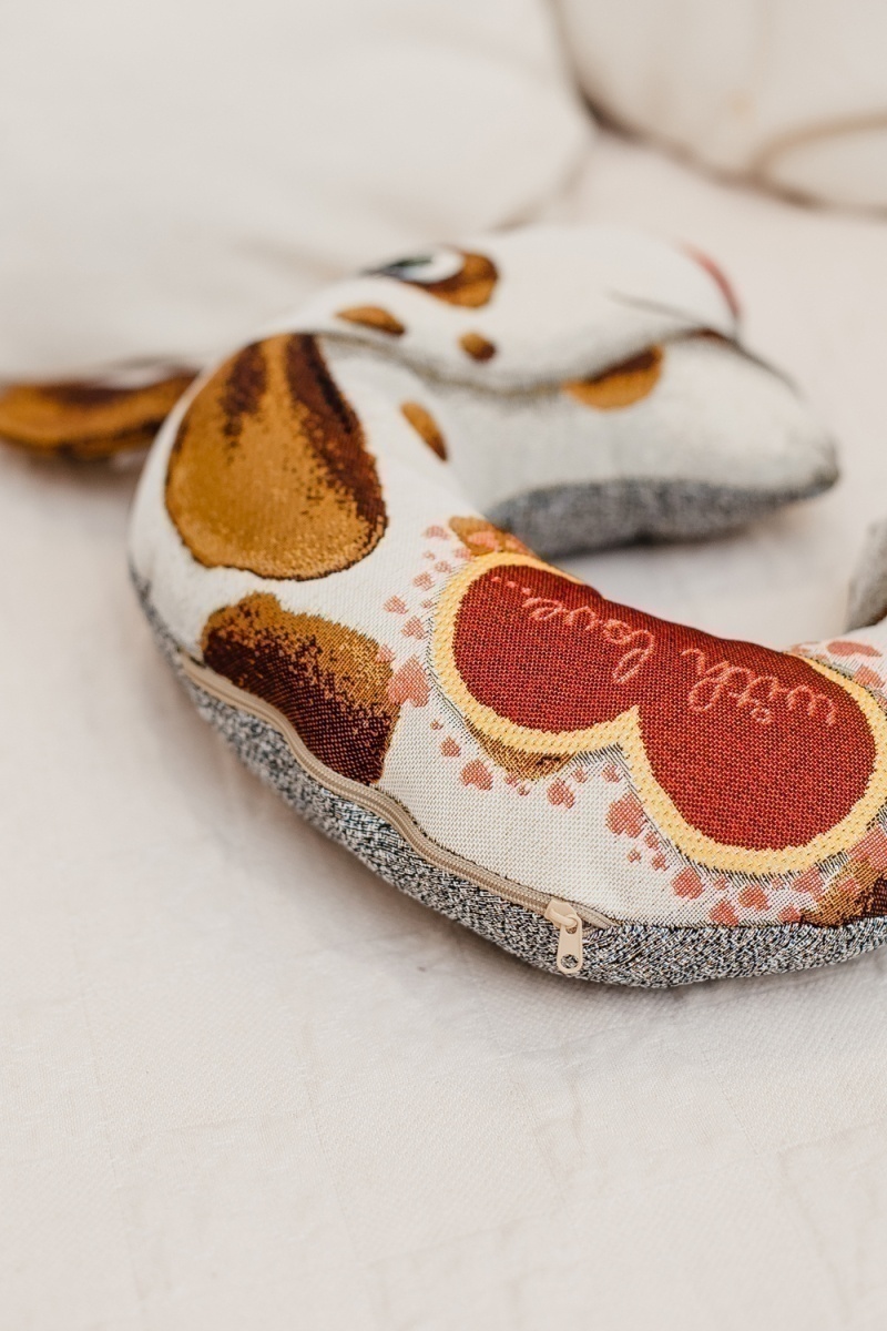 Подушка декоративная игрушка С любовью 30*40 (коричневый)