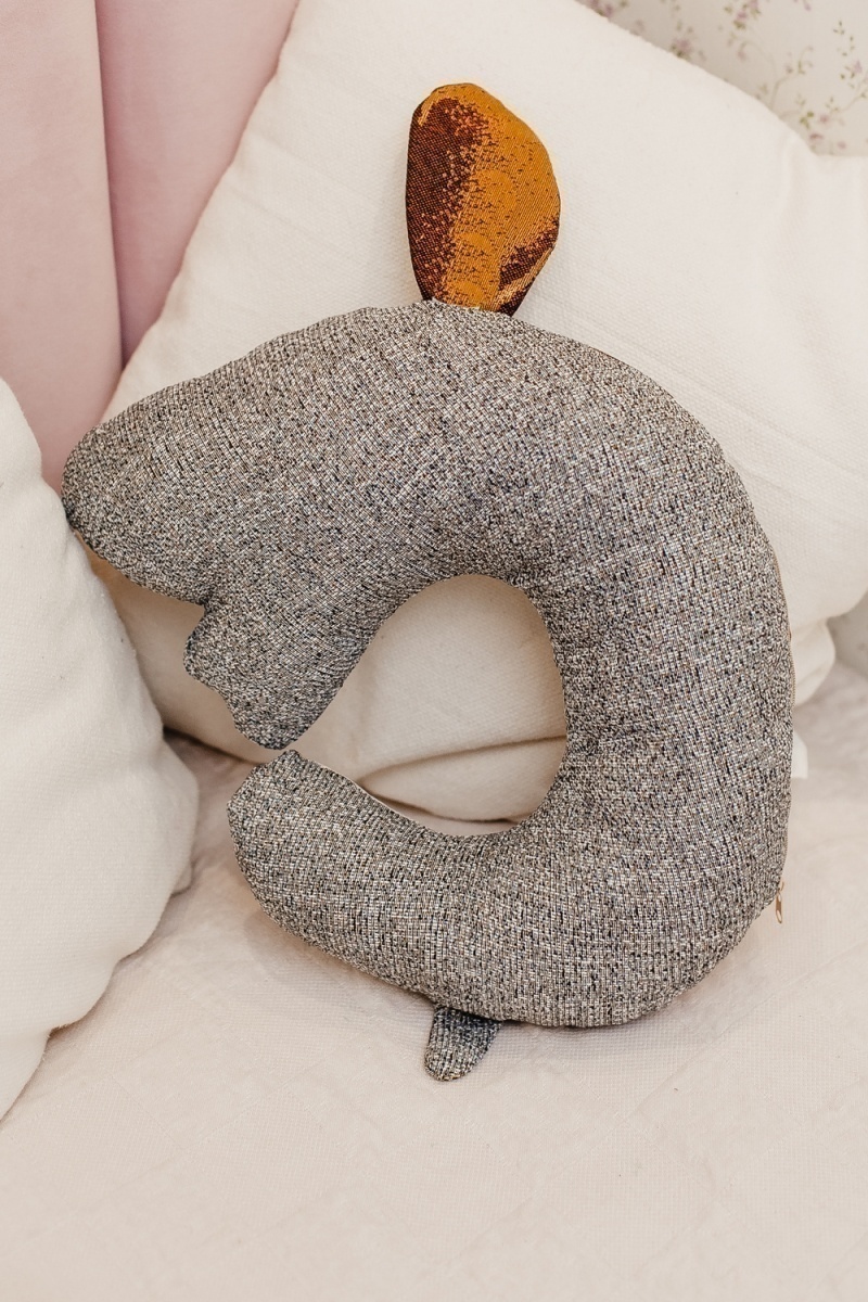 Подушка декоративная игрушка С любовью 30*40 (коричневый)