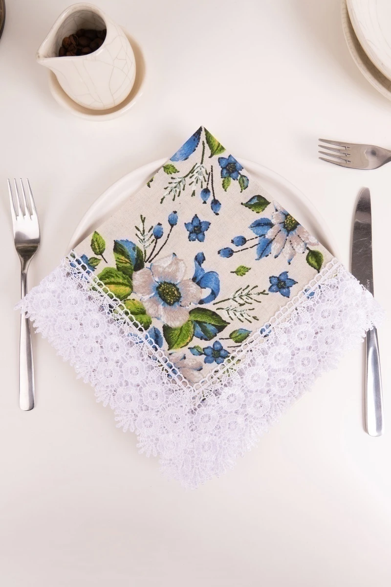 Салфетка полулен с кружевом 028 Герберы (синий) (вид 9)
