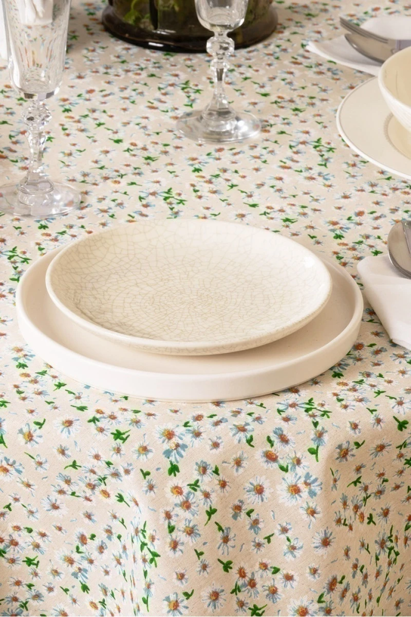 Скатерть круглая полулен "ГОС" Россыпь ромашек (145х145 см)
