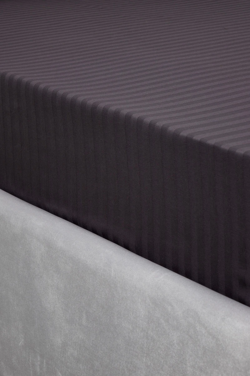 Простыня на резинке страйп-сатин "ЕА" 130г/м "ЕА-Графит" арт. 3910 (полоса 1*1 см) (240 см)