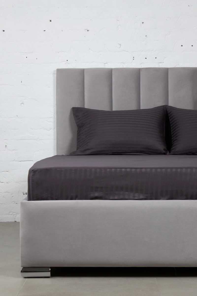 Простыня на резинке страйп-сатин "ЕА" 130г/м "ЕА-Графит" арт. 3910 (полоса 1*1 см) (240 см)