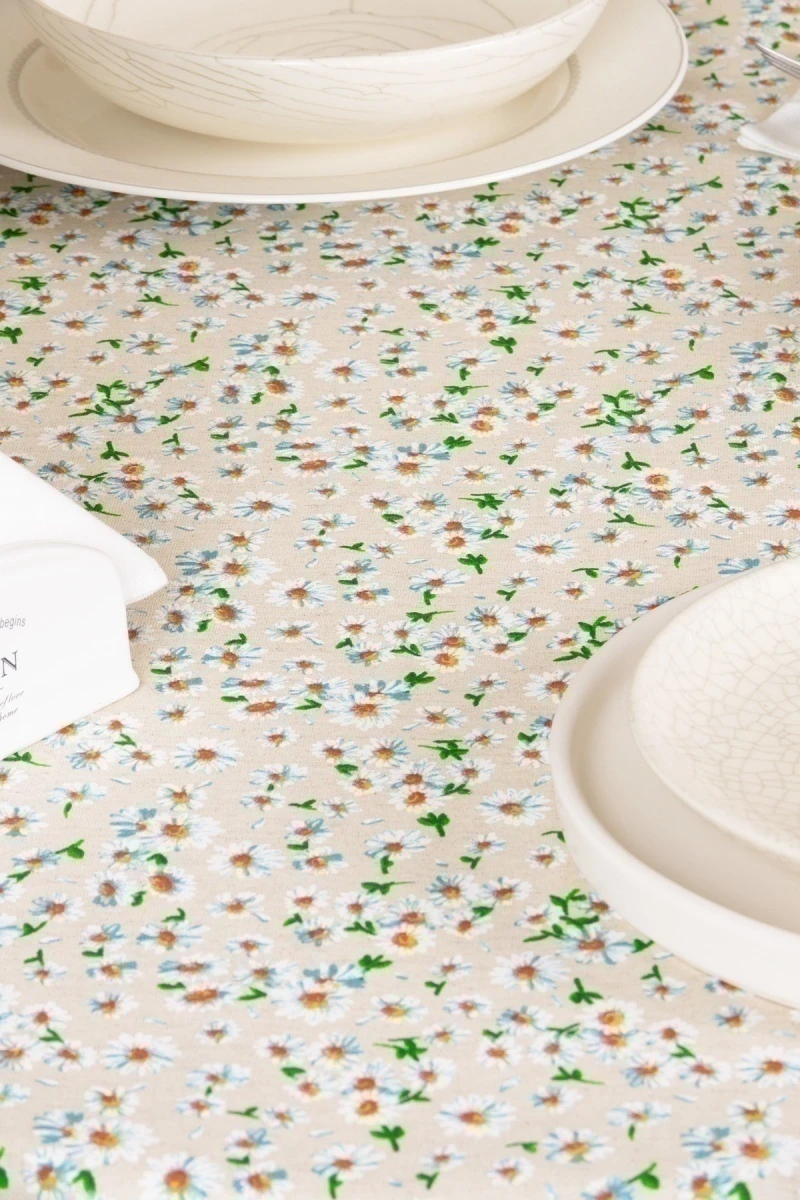 Скатерть круглая с кружевом полулен "ГОС" Россыпь ромашек (вид 15) (145х145 см)