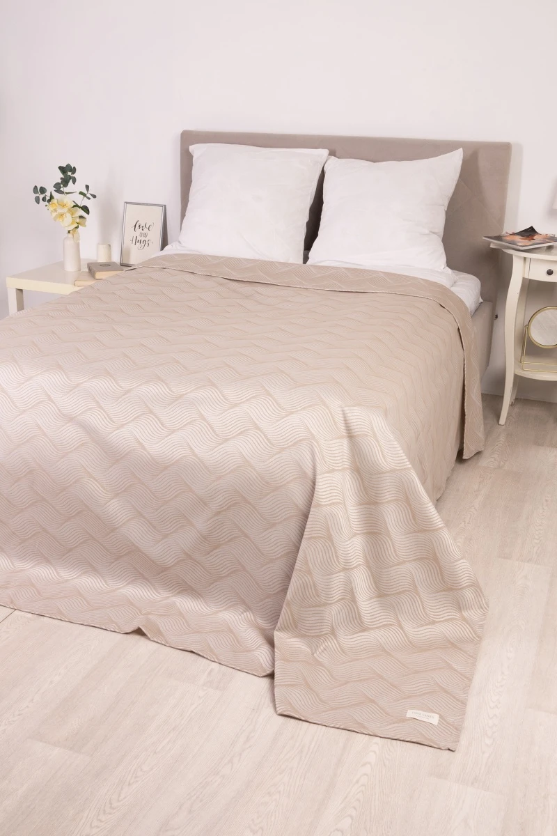 Покрывало жаккардовое "Волны" бежевое