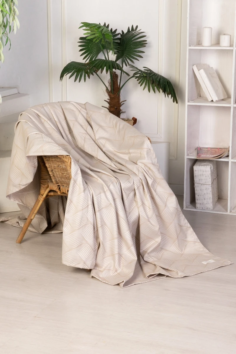 Покрывало жаккардовое "Волны" бежевое