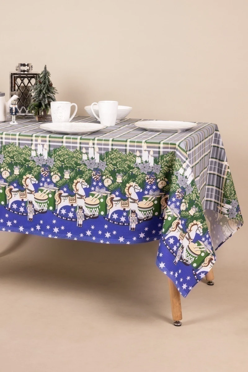 Скатерть рогожка "ТТ" Рождественский щелкунчик (голубой)