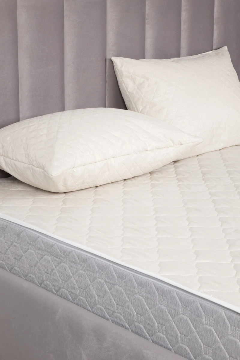 (LV) Наперник Ультрастеп (бежевый) на молнии