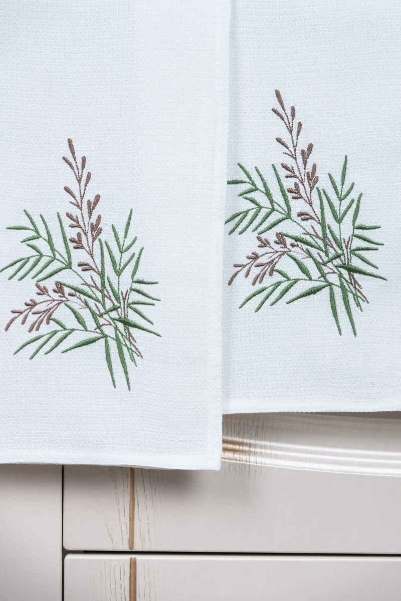 Полотенце ваф Отбеленное с вышивкой Веточка (ТТ) (160 гр)