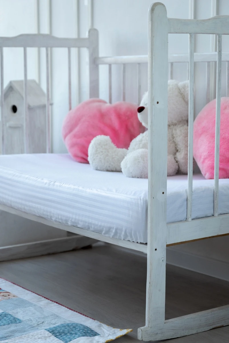 Наматрасник непромокаемый в детскую кроватку (белый)