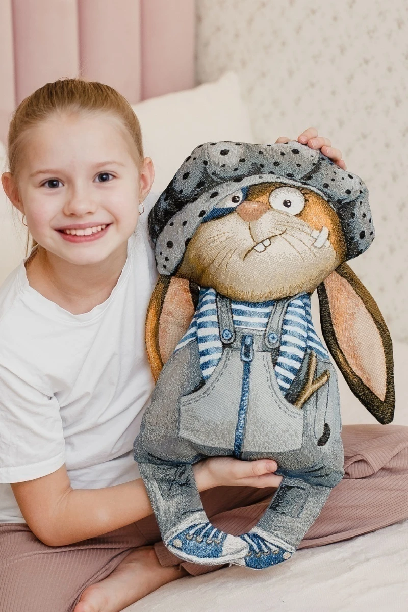 Подушка декоративная игрушка Шкодник 30*37 (серо-голубой)