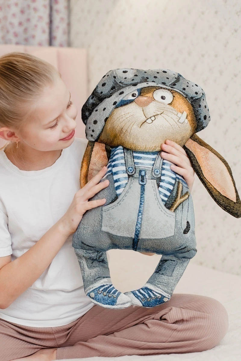 Подушка декоративная игрушка Шкодник 30*37 (серо-голубой)