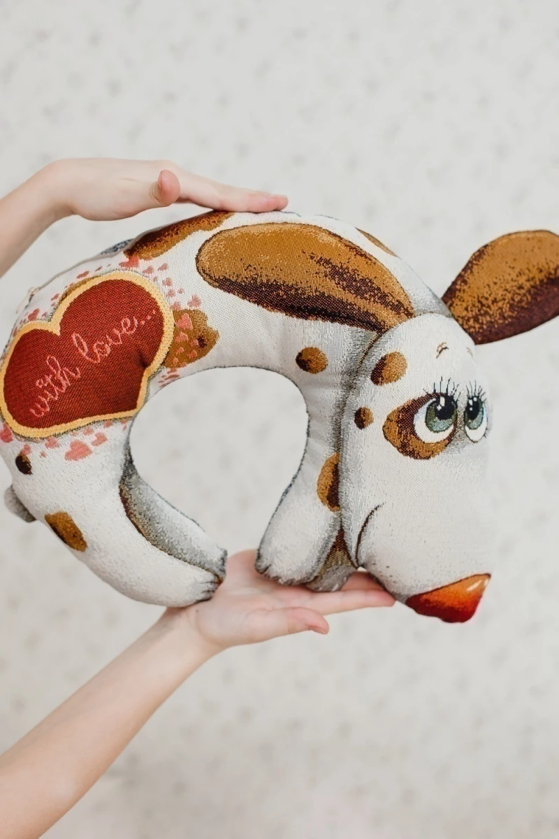 Подушка декоративная игрушка С любовью 30*40 (коричневый)