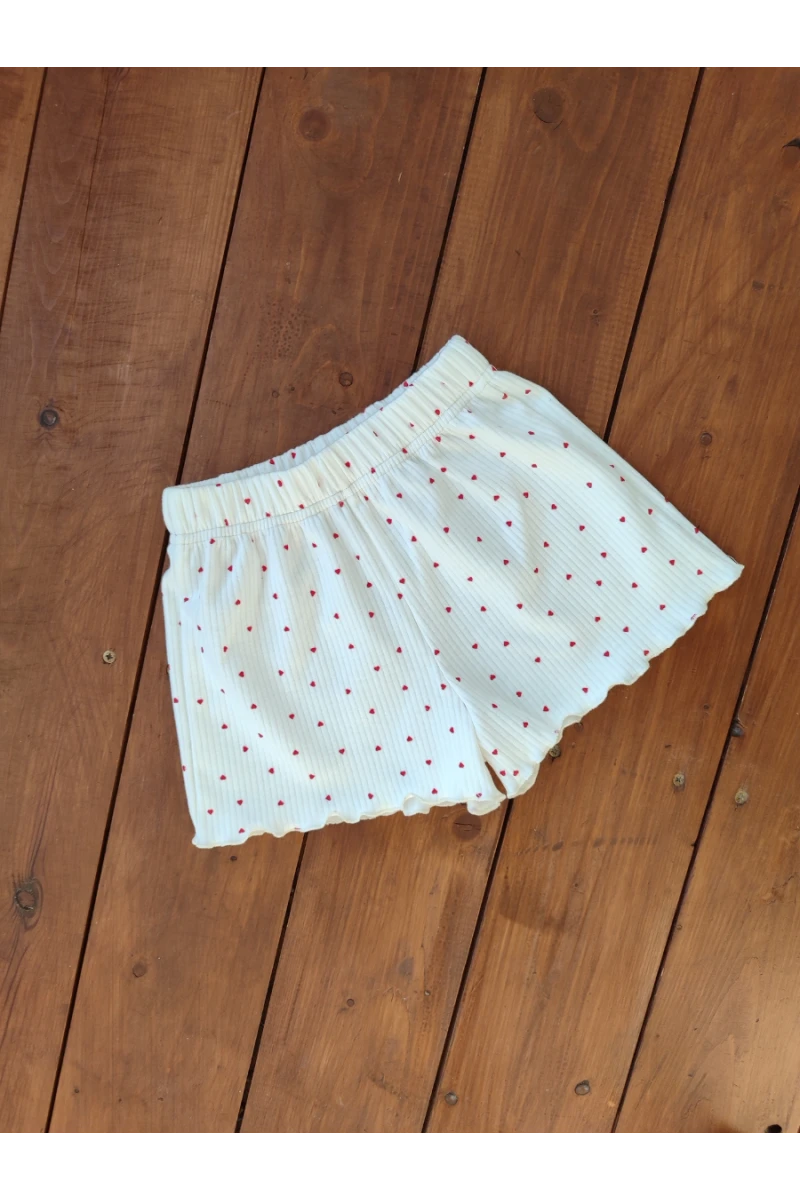 Пижама с шортами 33063 (сердца на молочном)