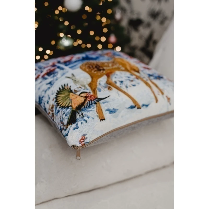 Наволочка декоративная 45х45 Снегирь с фонарем (светло-голубой)