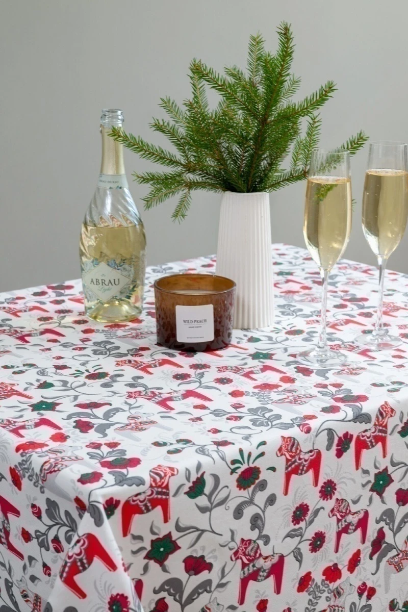 Скатерть Городецкая лошадка (белый)