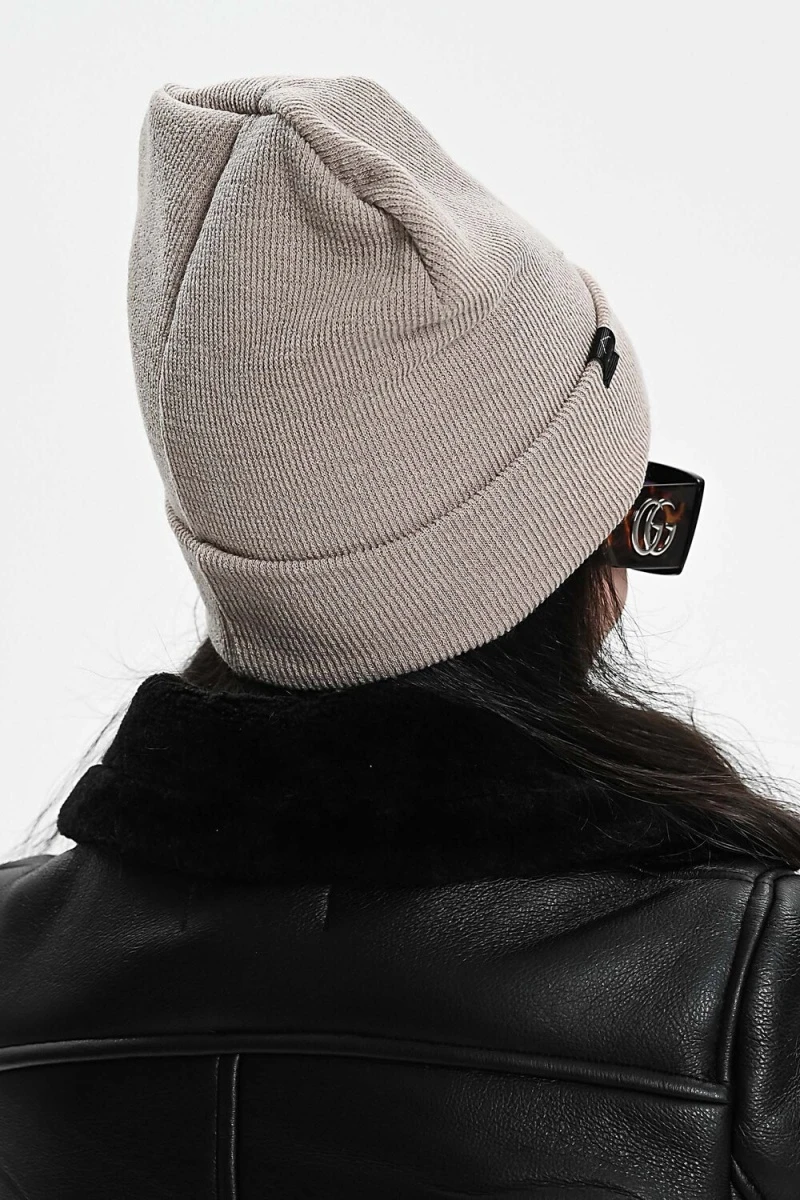 Шапка теплая в рубчик (бежевый)