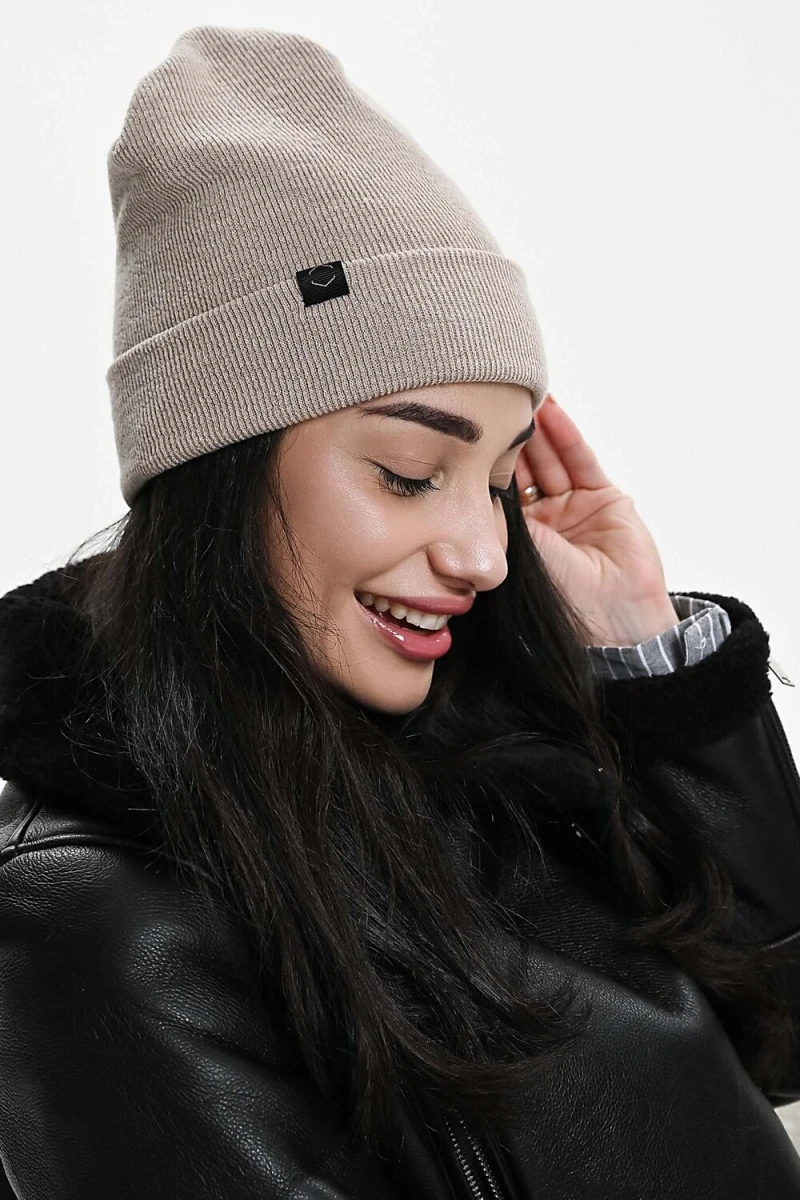 Шапка теплая в рубчик (бежевый)