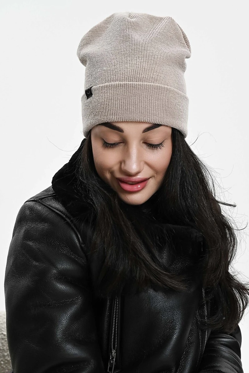 Шапка теплая в рубчик (бежевый)