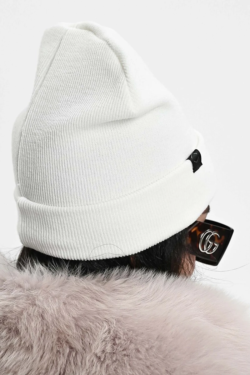 Шапка теплая в рубчик (белый)