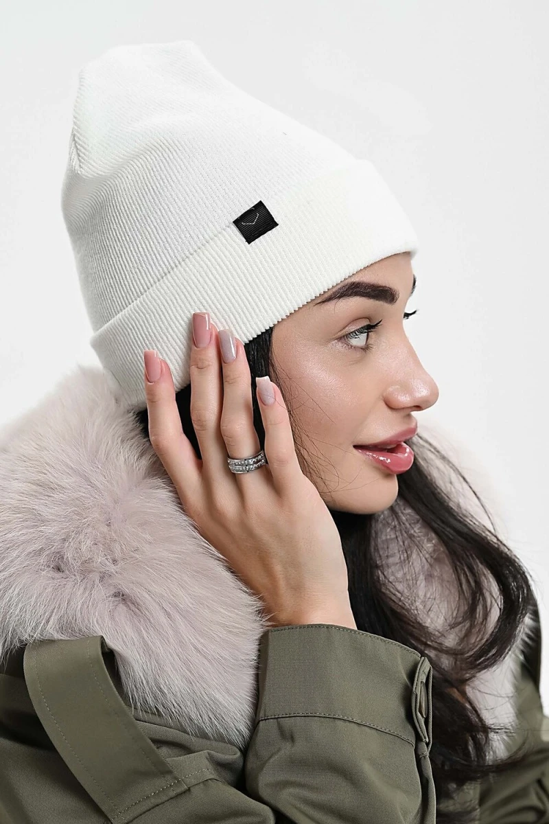 Шапка теплая в рубчик (белый)