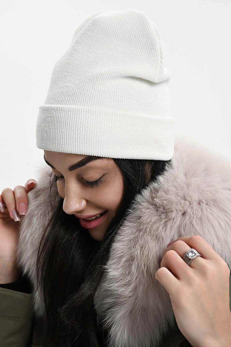 Шапка теплая в рубчик (белый)