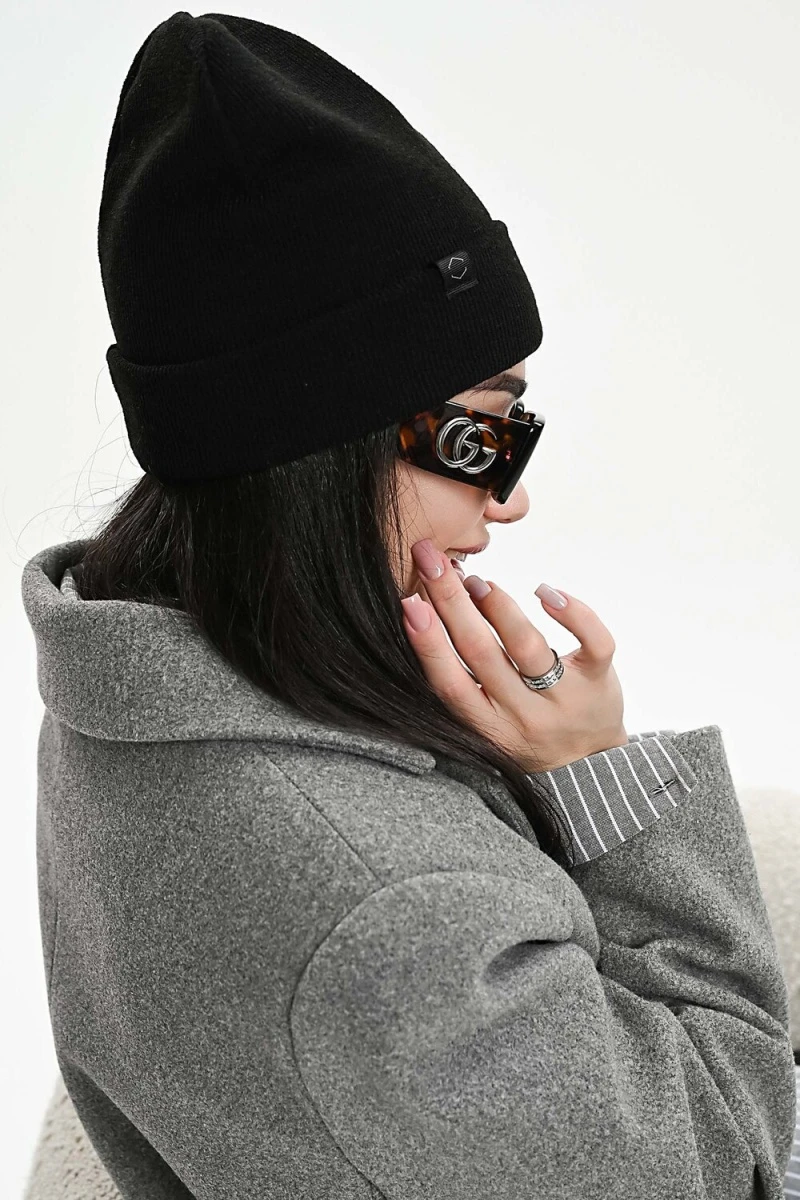 Шапка теплая в рубчик (черный)