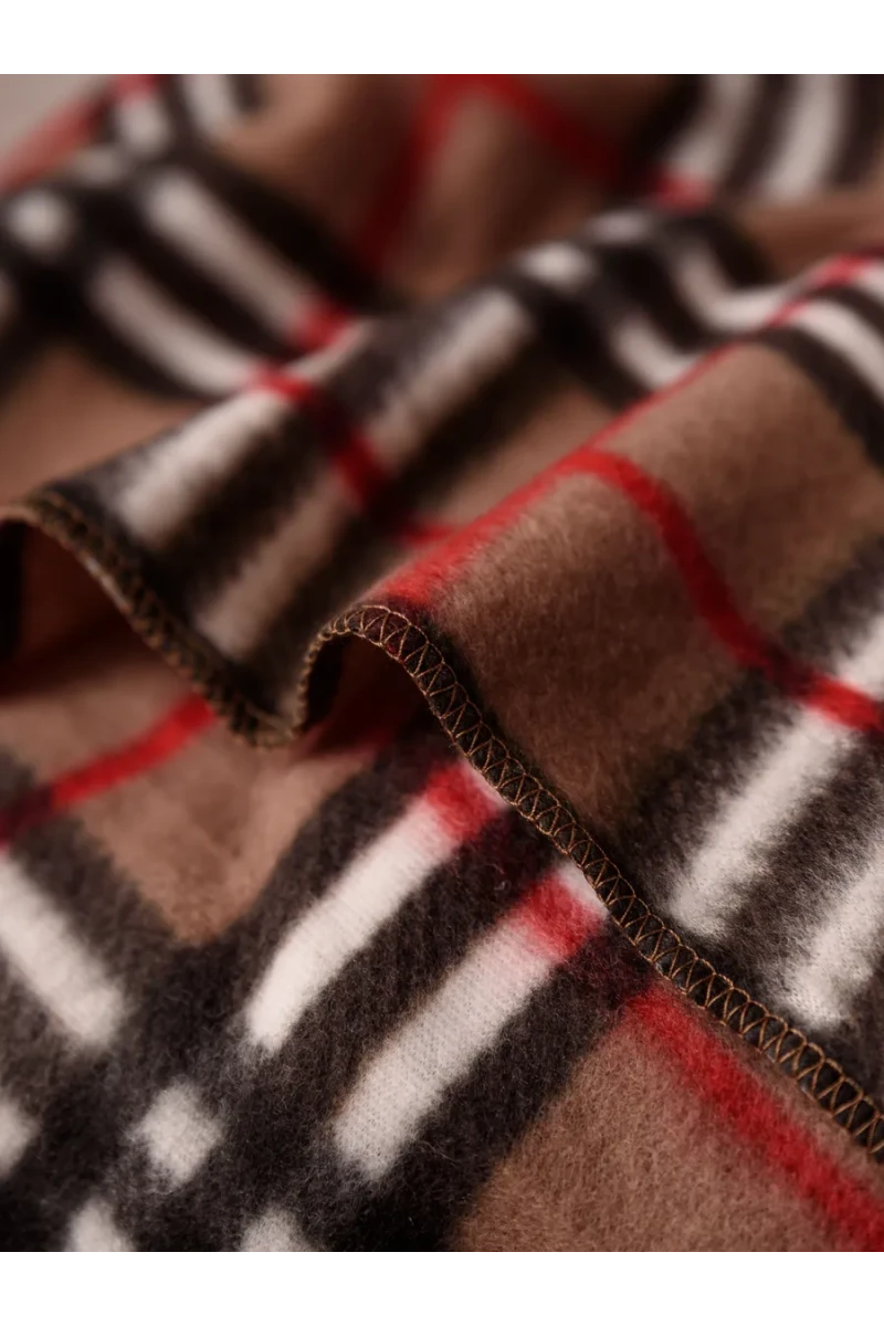 Плед Флисовый 130x160 см с принтом PF130, двусторонний: Для дома, дивана, пикника, машины, путешествий - Bio-Line (черный/капучино)