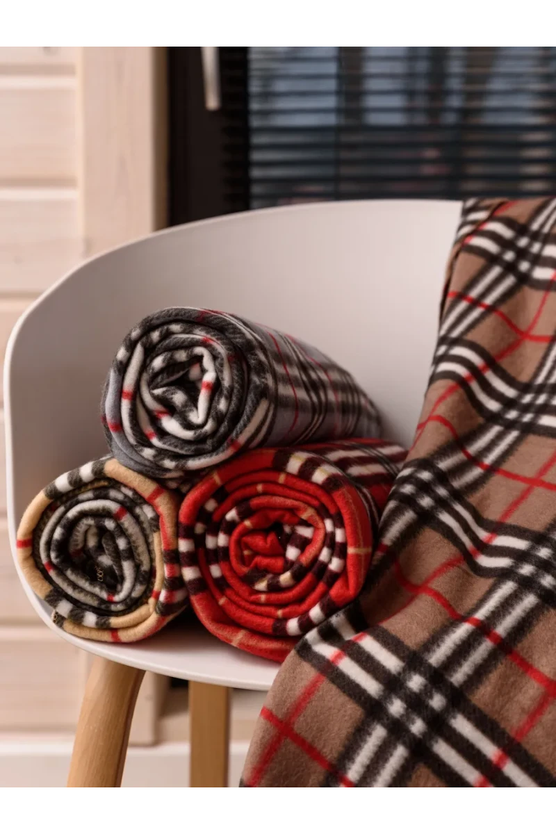 Плед Флисовый 130x160 см с принтом PF130, двусторонний: Для дома, дивана, пикника, машины, путешествий - Bio-Line (черный/капучино)