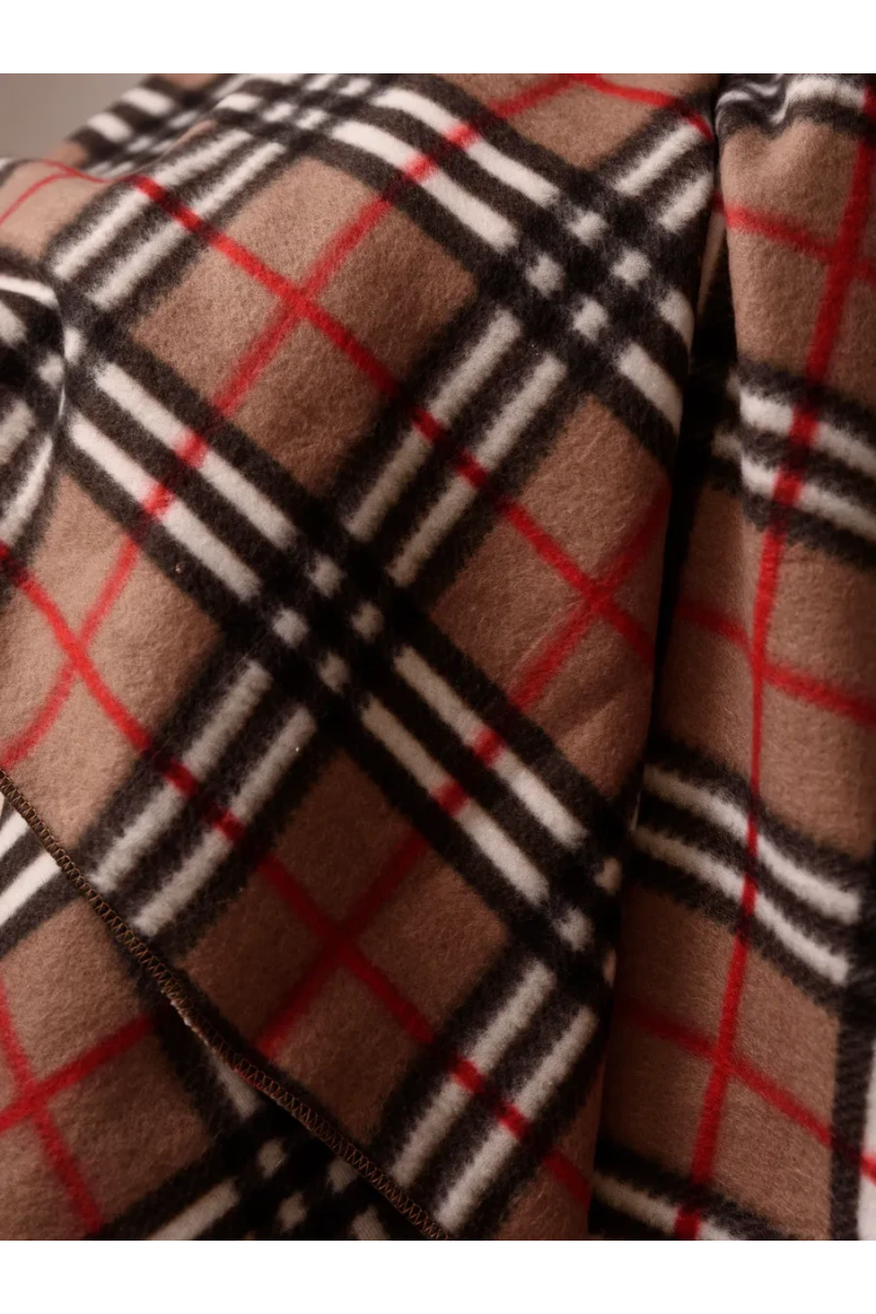 Плед Флисовый 130x160 см с принтом PF130, двусторонний: Для дома, дивана, пикника, машины, путешествий - Bio-Line (черный/капучино)