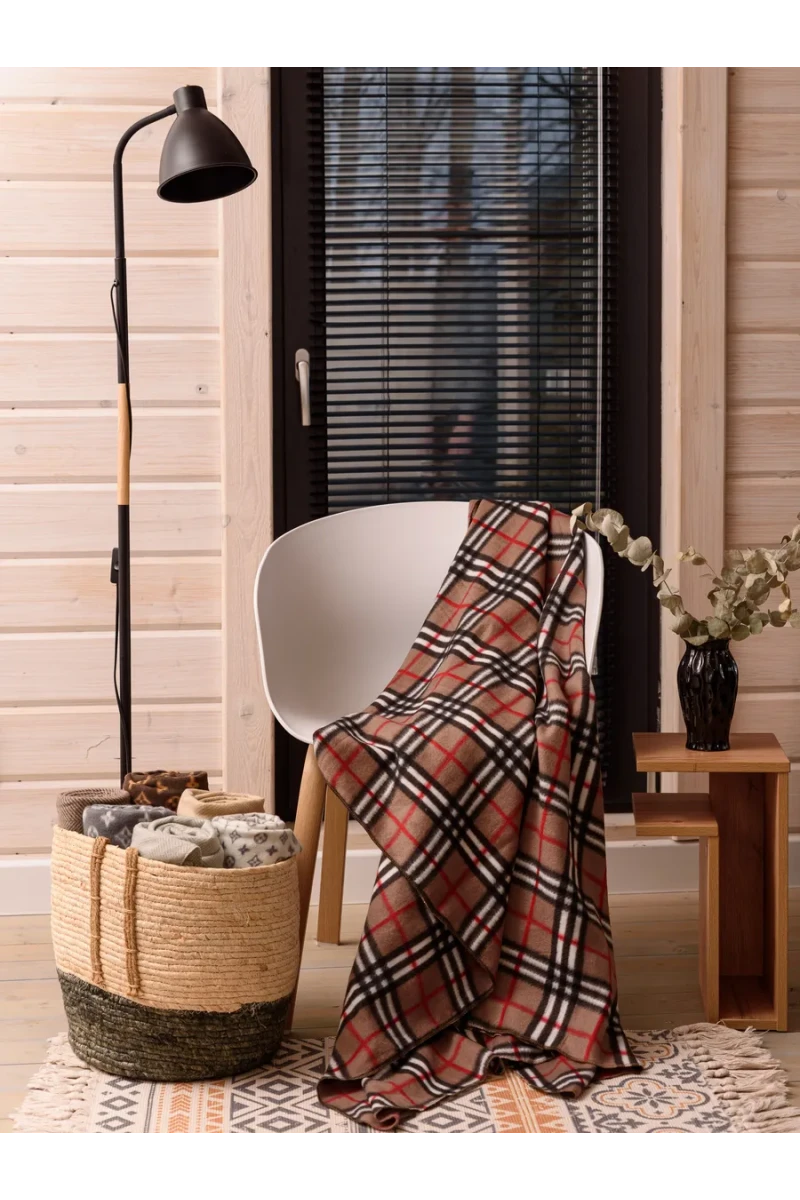 Плед Флисовый 130x160 см с принтом PF130, двусторонний: Для дома, дивана, пикника, машины, путешествий - Bio-Line (черный/капучино)